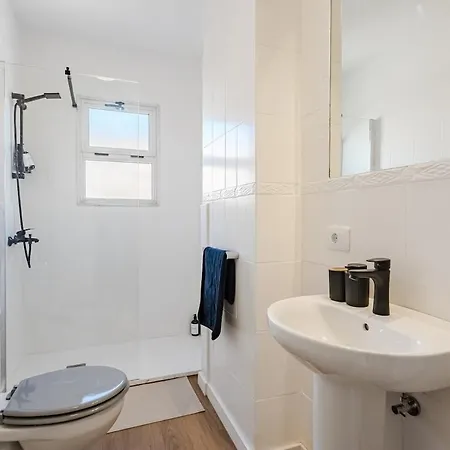 Lejlighed House ,1 Min To Beach, Brand New *