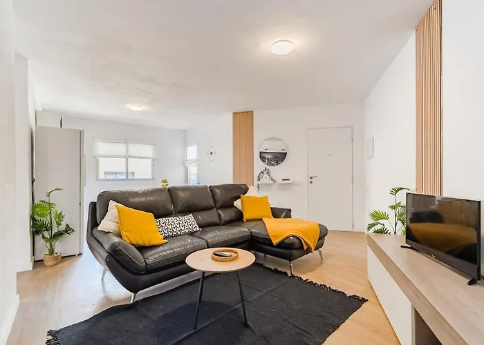 Апартаменты House ,1 Min To Beach, Brand New *