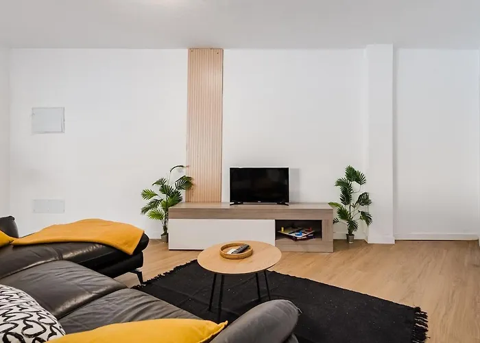 House ,1 Min To Beach, Brand New